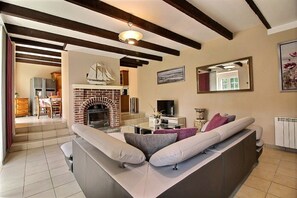 TV, fireplace, DVD player, table tennis