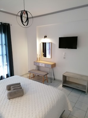 Pillowtop beds, free minibar items, in-room safe, iron/ironing board - Iro's Residence (Samos)