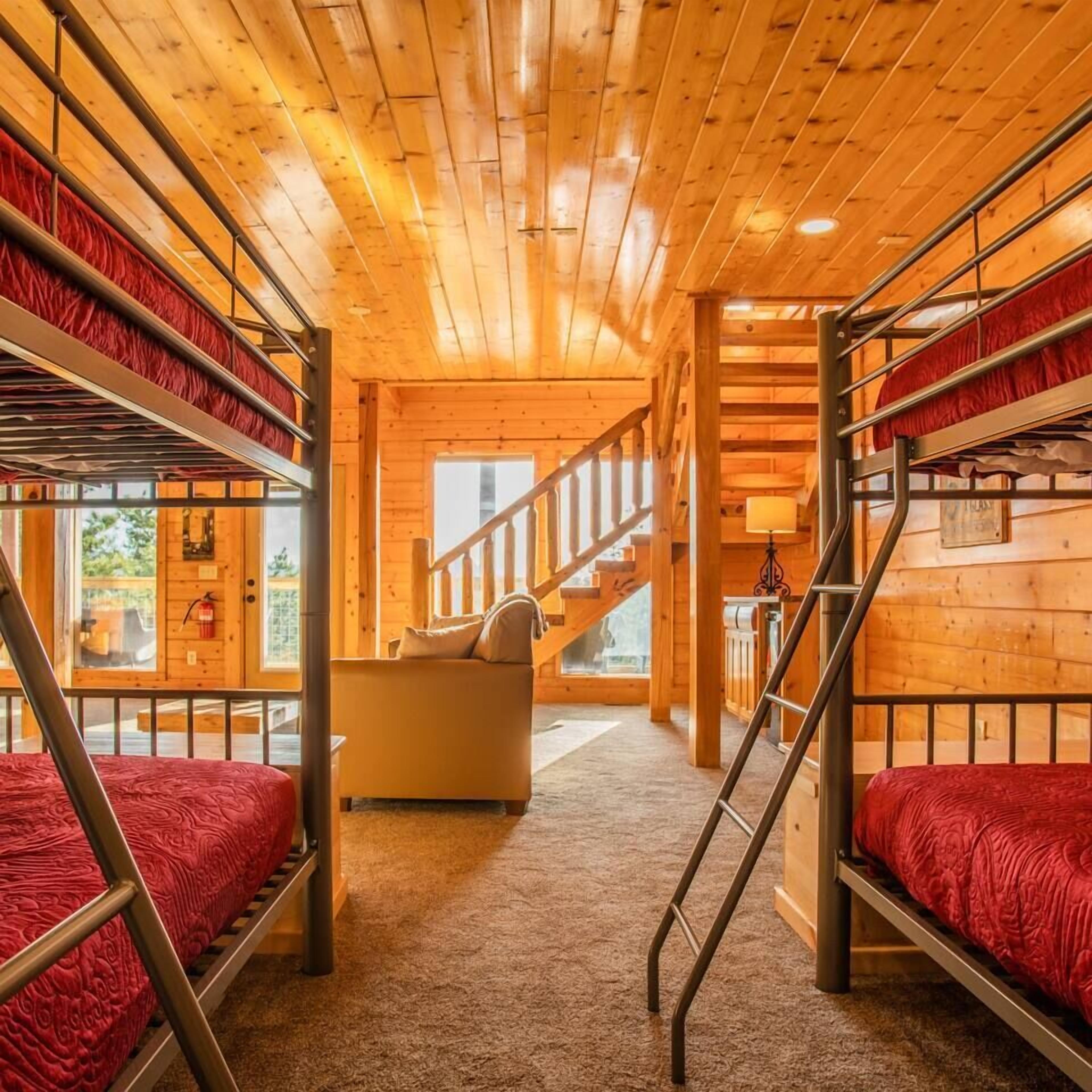 50 MILE VIEW of the Smokies! Sleeps 8 pool hottub