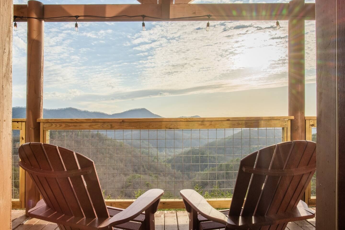 50 MILE VIEW of the Smokies! Sleeps 8 pool hottub