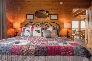 2 Schlafzimmer, Schreibtisch, Bügeleisen/Bügelbrett, kostenloses WLAN