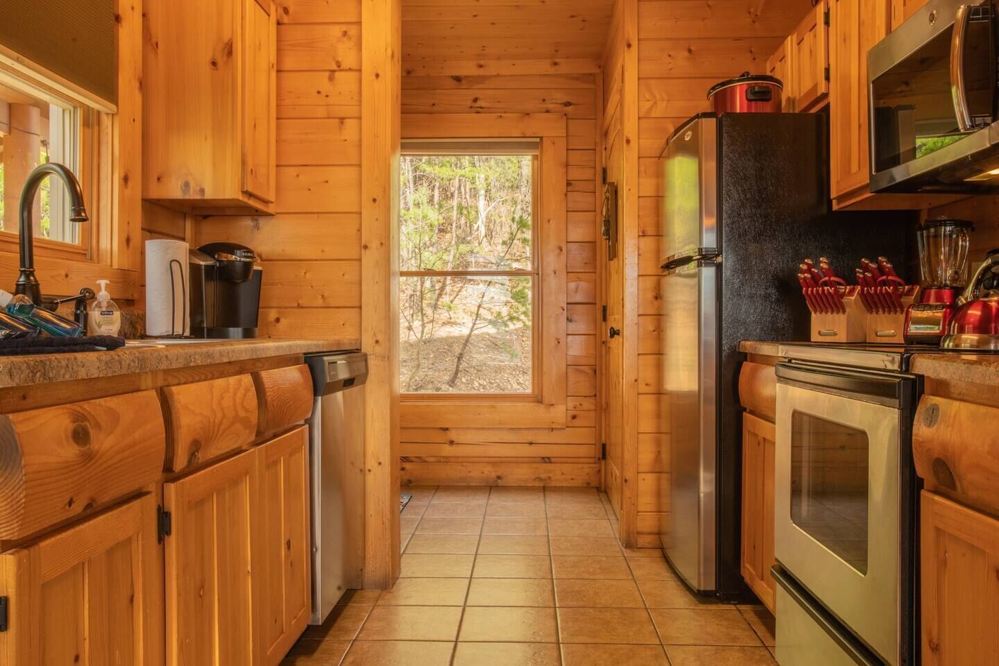 50 MILE VIEW of the Smokies! Sleeps 8 pool hottub