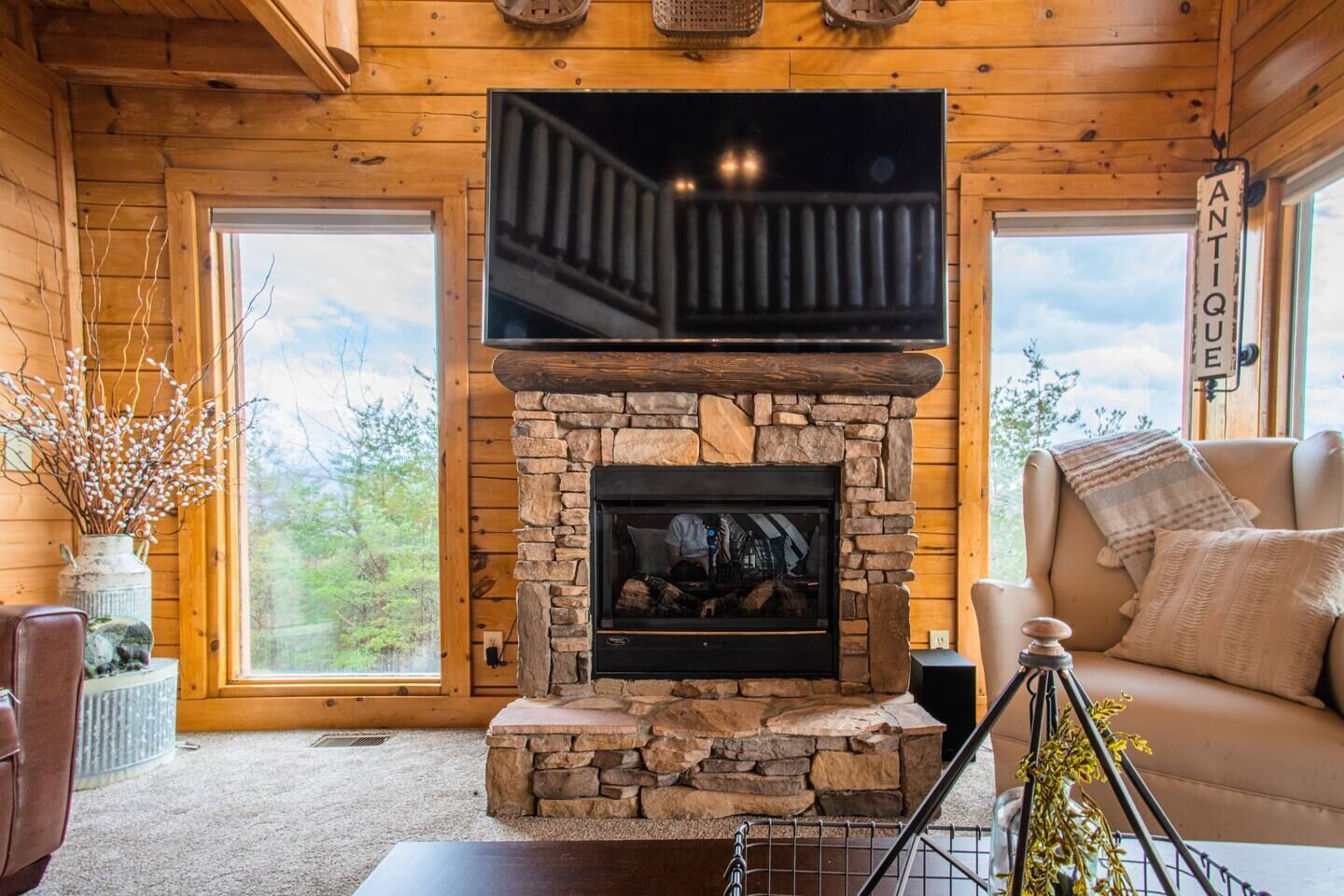 50 MILE VIEW of the Smokies! Sleeps 8 pool hottub