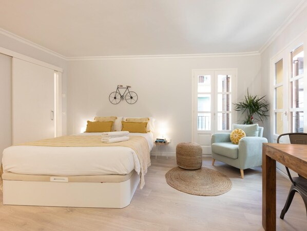 1 slaapkamer, een strijkplank/strijkijzer, internet, beddengoed