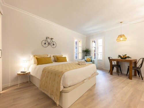 Barca Studio 2 - Holiday Apartment Rental in Girona | Bravissimo
