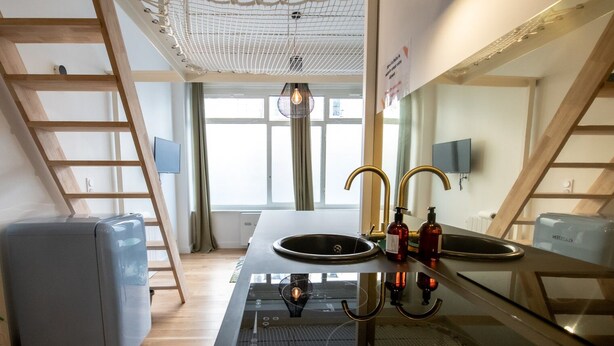 Coffee/tea maker, fridge, microwave, oven - Canopée - Lovely studio with A/C Rhône riverbank (Lyon)
