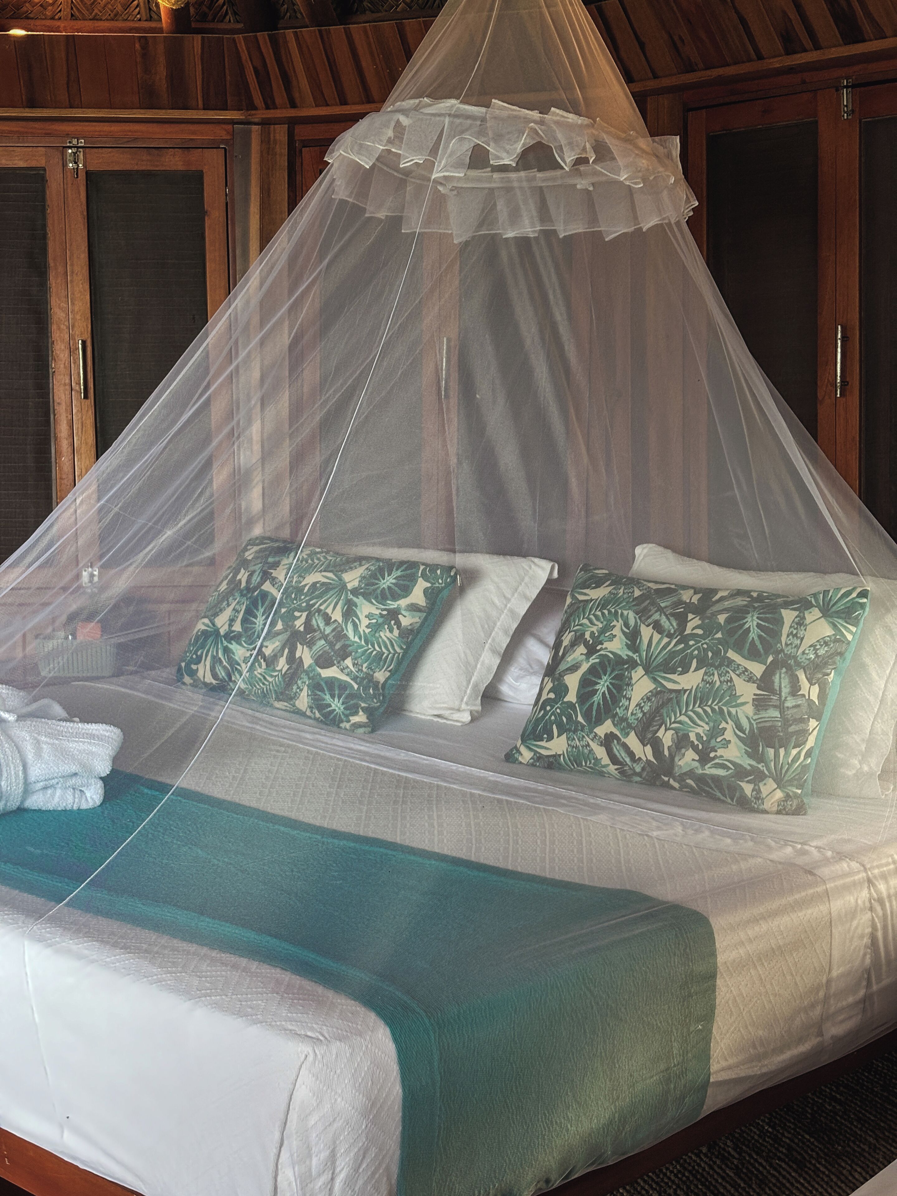 Bangalô luxo | Roupas de cama premium, frigobar, roupa de cama