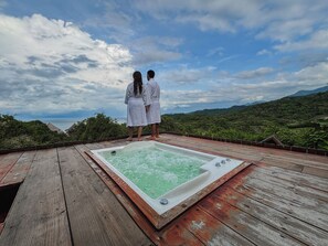 Outdoor spa tub - Ecohabs Tequendama Parque Tayrona (Santa Marta)