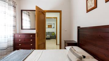 2 makuuhuonetta, silitysrauta/-lauta, internet, vuodevaatteet