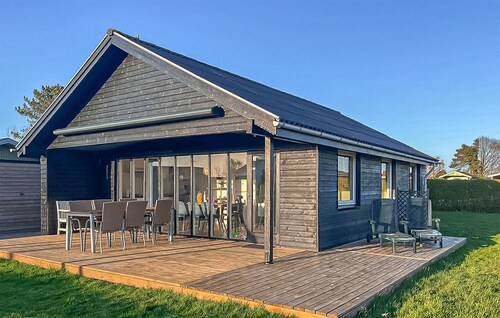 Beautiful home in Hejls with WiFi