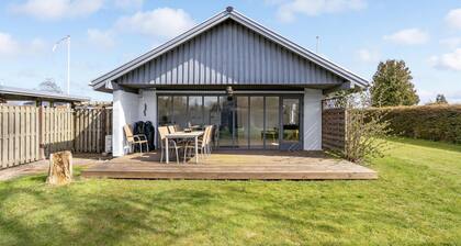 Beautiful home in Hejls with WiFi