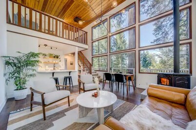Glass Cabin Under the Pines | Hot Tub • Seclusion