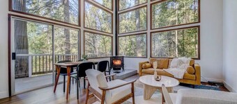 Glass Cabin Under the Pines • Hot Tub • Seclusion