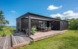 Outdoor dining - Stunning home in Kalundborg with WiFi (Kalundborg)