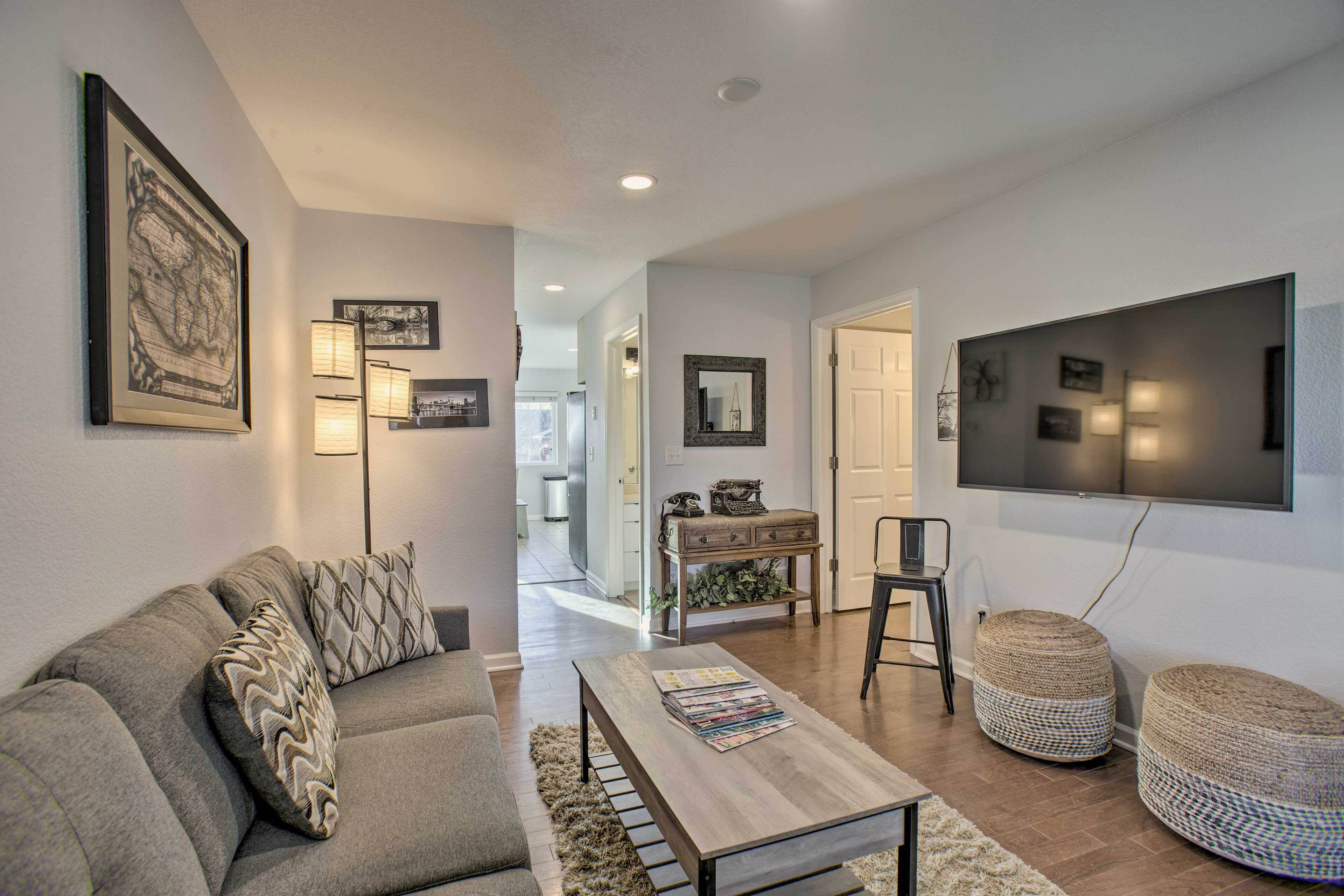 Pet-Friendly Townhome w/ Hot Tub, 5 Mi to LoDo!