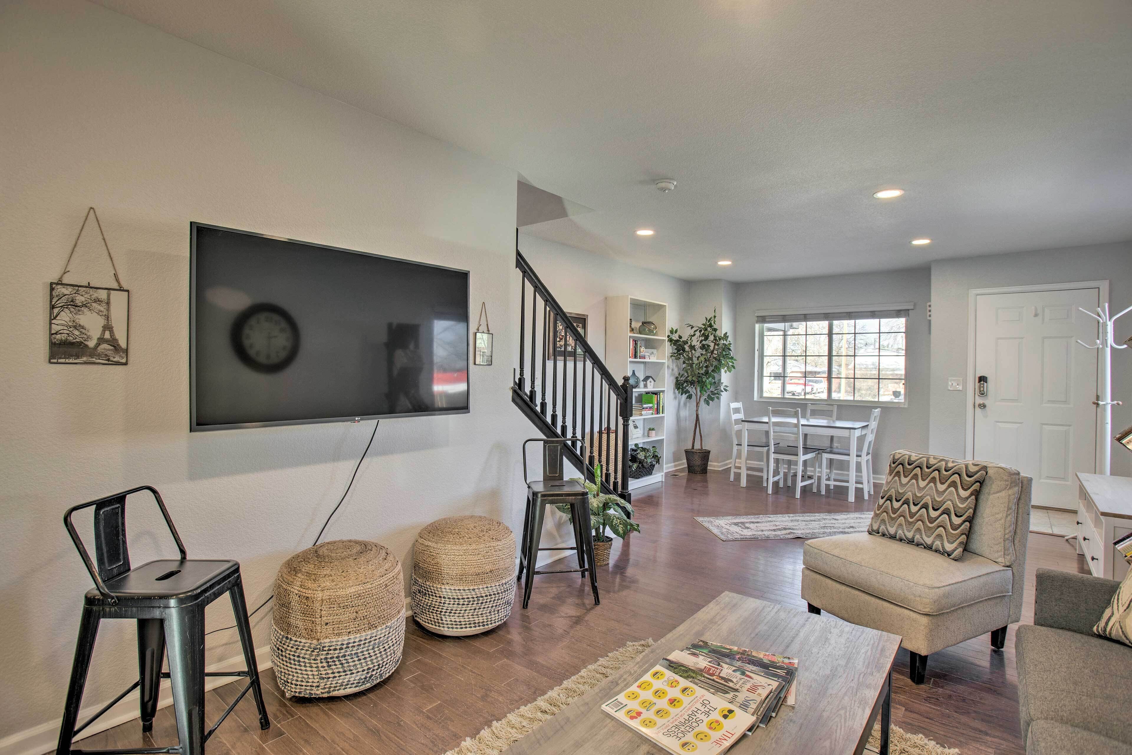 Pet-Friendly Townhome w/ Hot Tub, 5 Mi to LoDo!