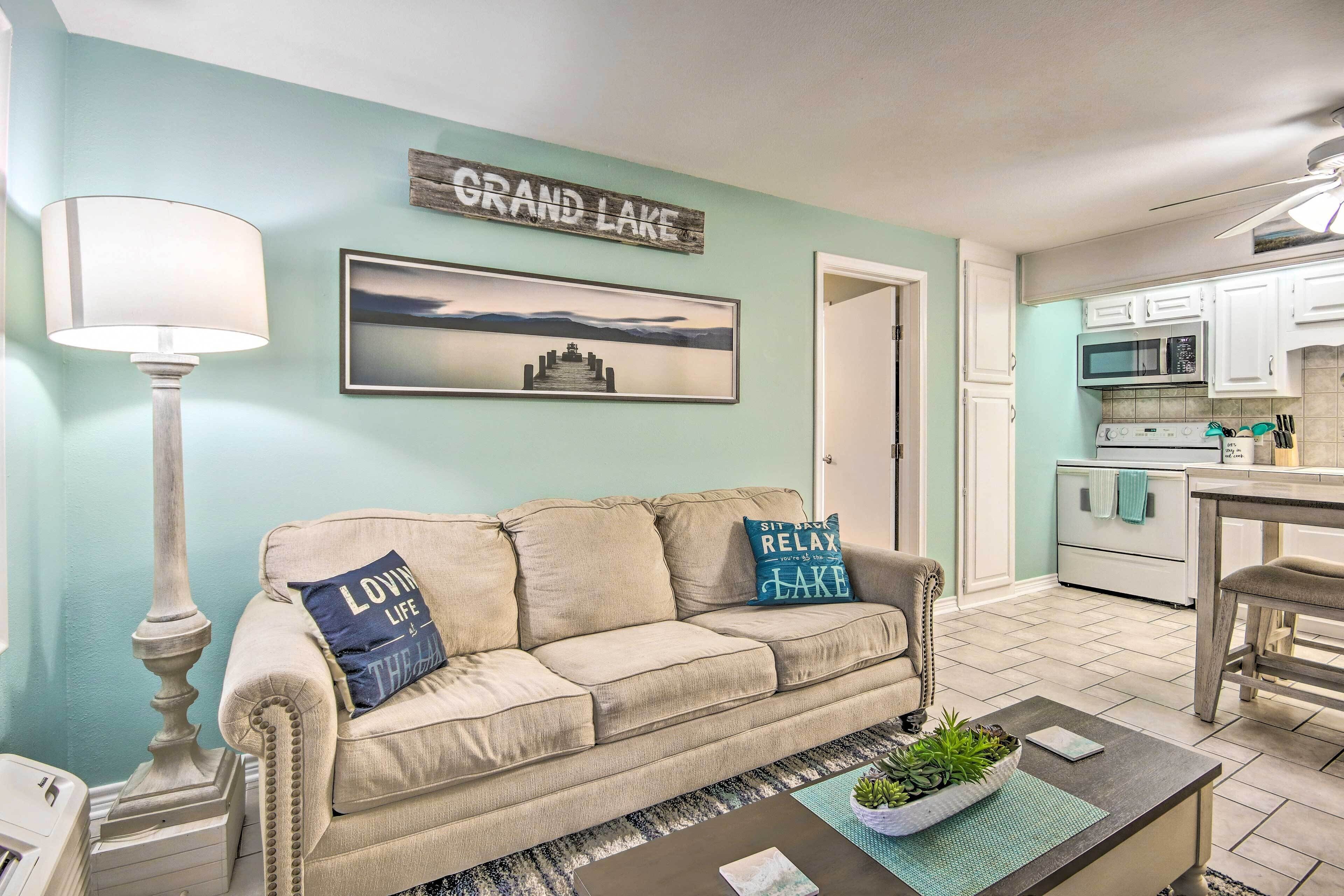 Step-Free Nautical Condo: Community Amenities