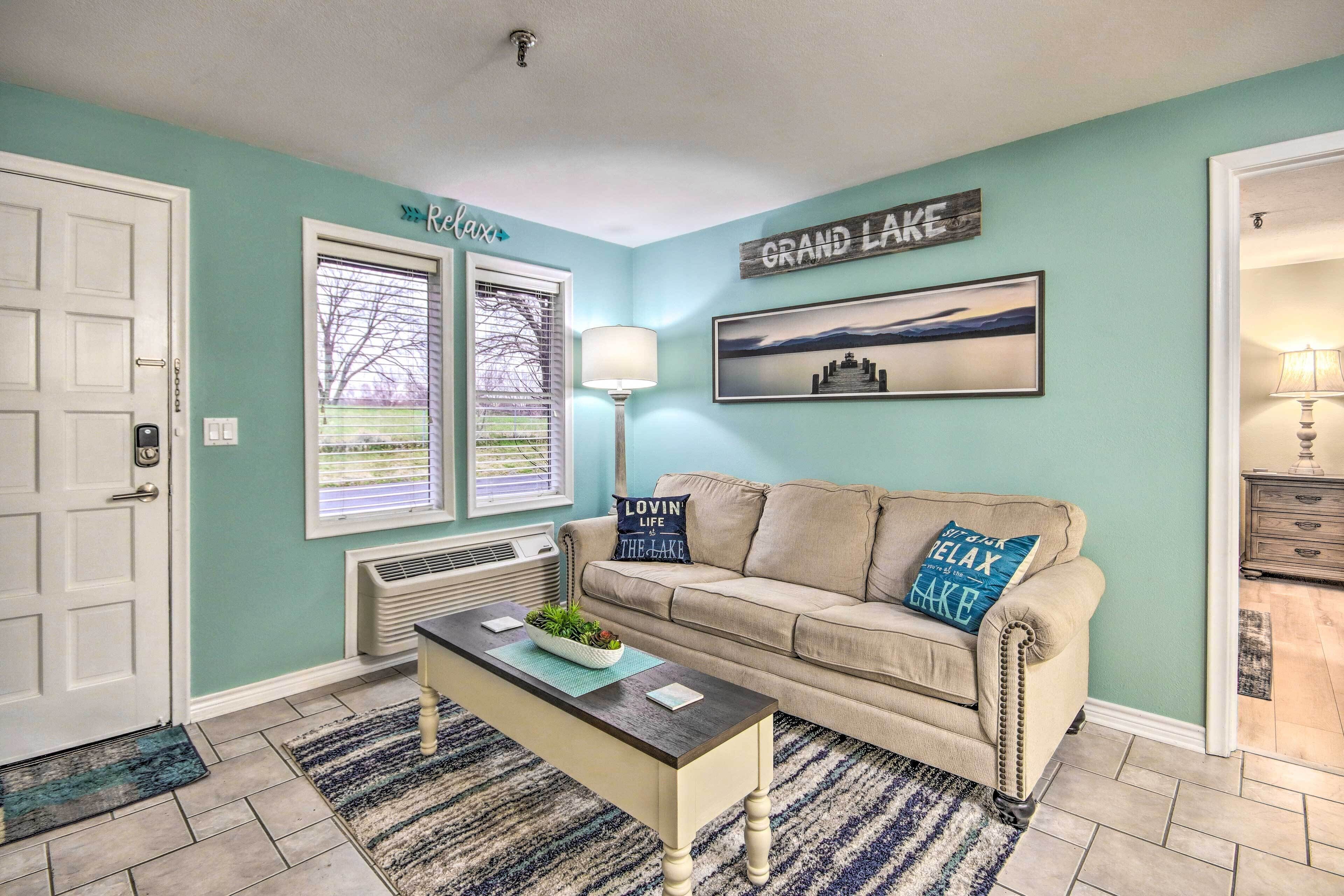 Step-Free Nautical Condo: Community Amenities