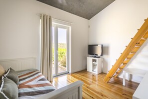 7 chambres, fer et planche à repasser