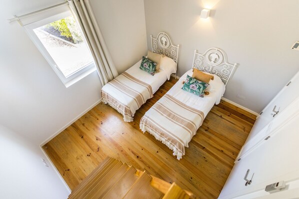 7 bedrooms, iron/ironing board