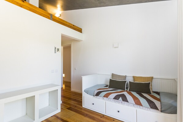 Room - Grandola Mountain Paradise by CadenzaLux (Grândola)