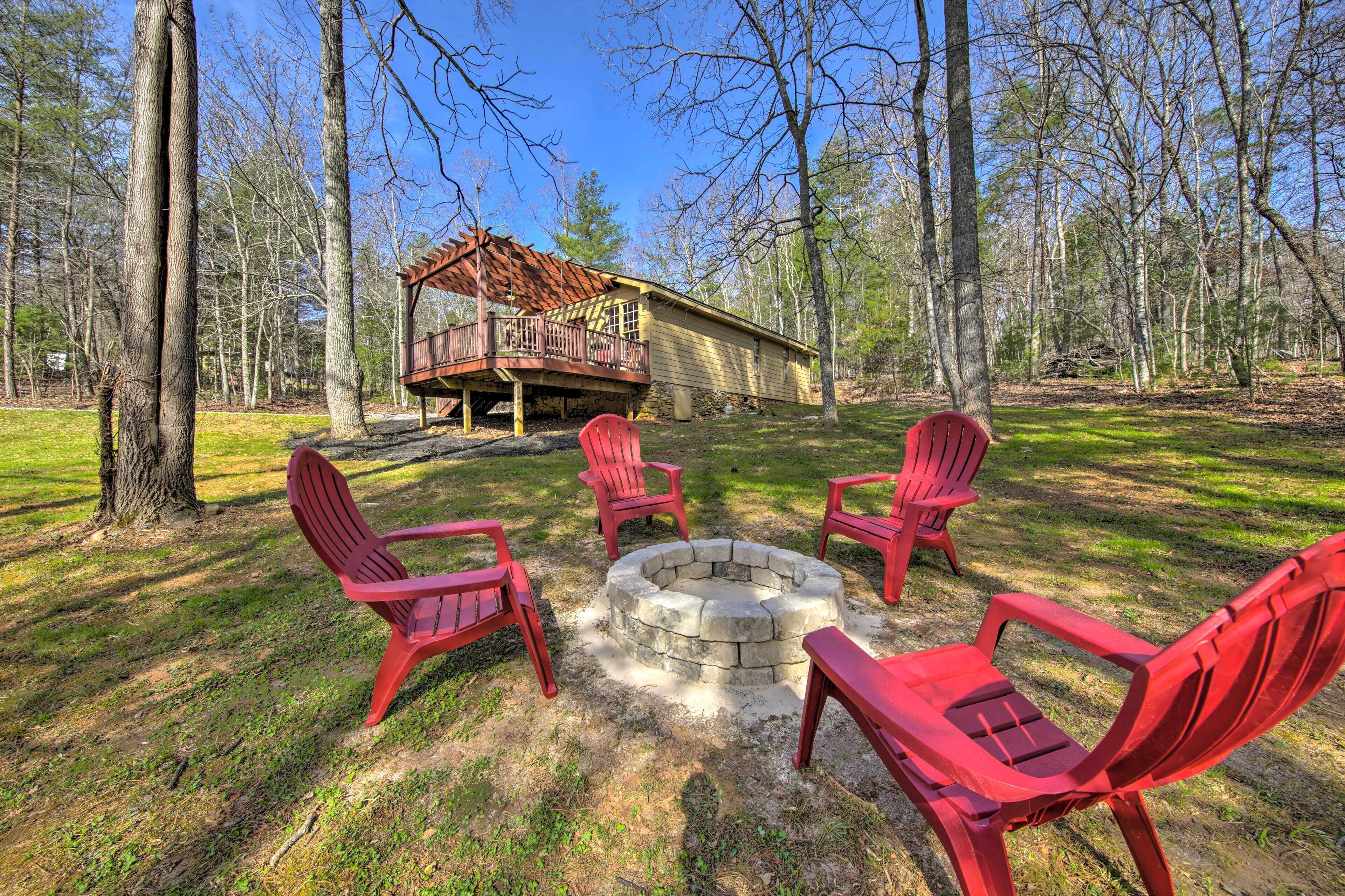 Blairsville Cottage < 1 Mi to Nottely Lake!