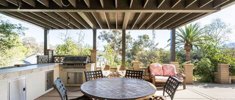 屋外ダイニングエリア