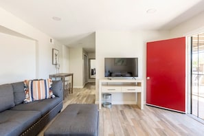 TV - Mt Helix Delight-Adorable Private Studio w/Patio (Spring Valley)