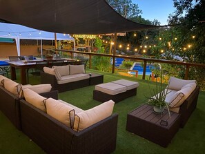 Outdoor dining - Coral Corner 2 King Bedrooms with Pool. Walk to Red Hook (St. Thomas)