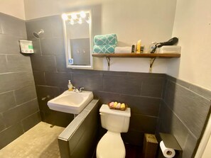 Hair dryer, towels - Coral Corner 2 King Bedrooms with Pool. Walk to Red Hook (St. Thomas)