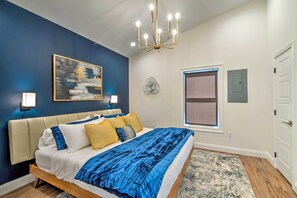 2 bedrooms, desk, iron/ironing board, Internet