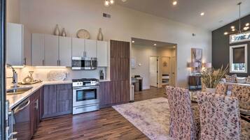 Fridge, microwave, stovetop, dishwasher