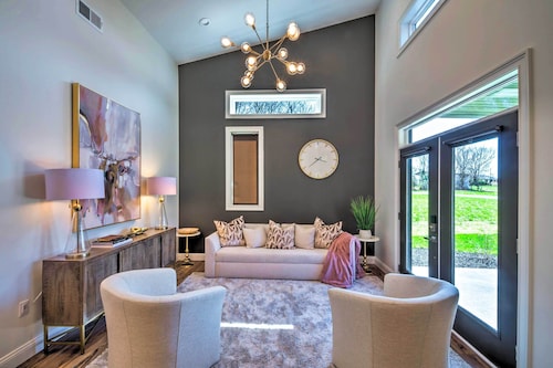 Upscale & Quiet Paducah Retreat on 15 Acres!