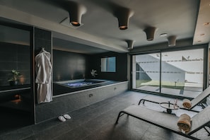 Sauna, bain à remous