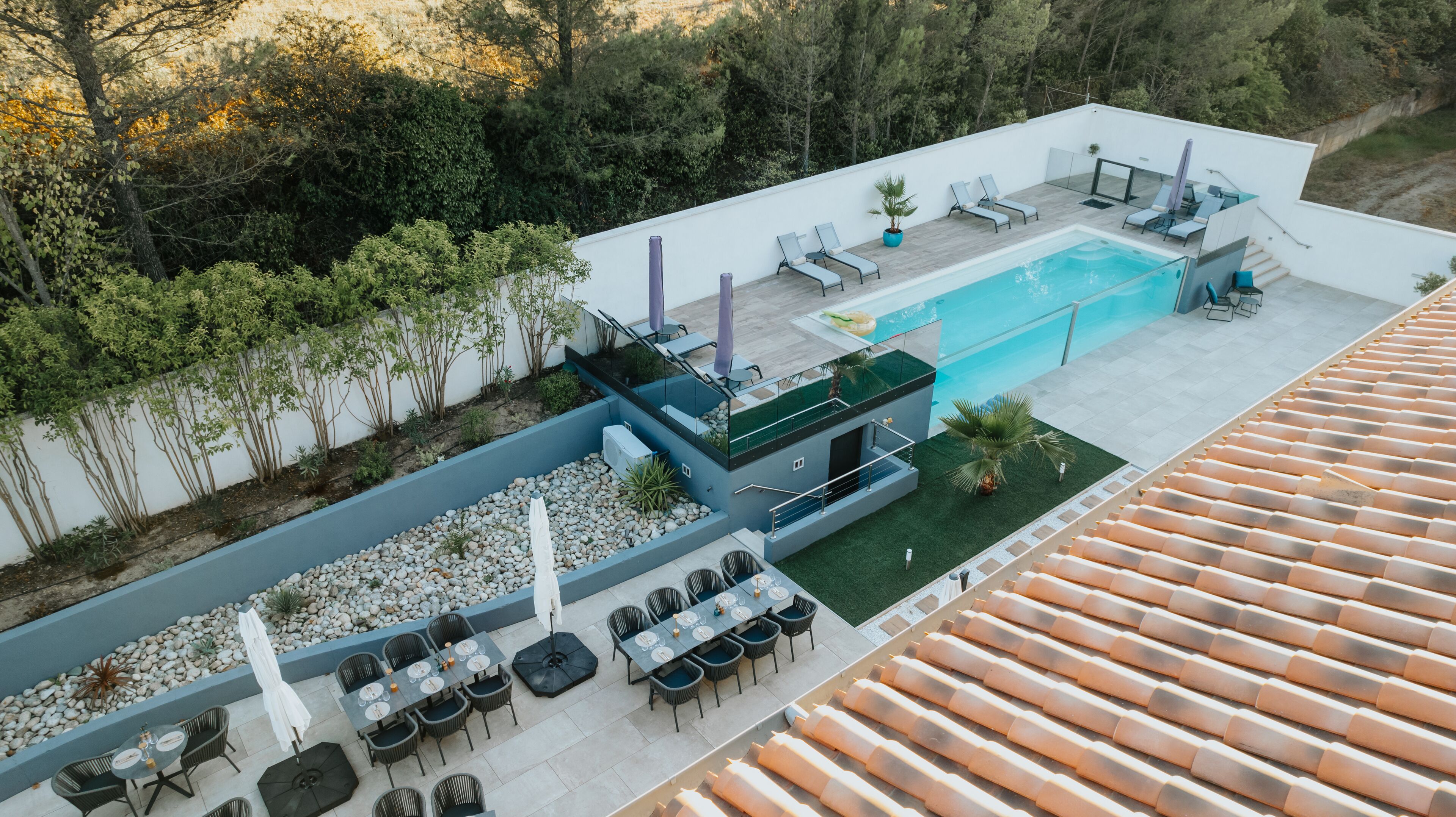 Een seizoensgebonden buitenzwembad