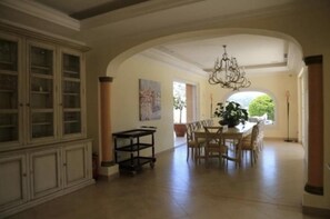 7 bedrooms, iron/ironing board, free WiFi, bed sheets
