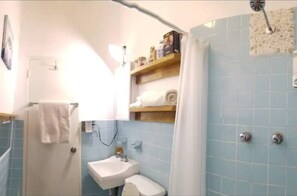 Hair dryer, towels - Turtle Cove 1 King Bed with Pool. Walk to Red Hook (East End)