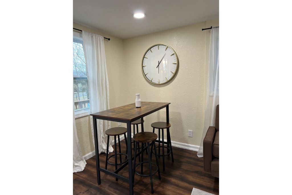 Rae Retreat 3 - Cozy Farmhouse Retreat! 