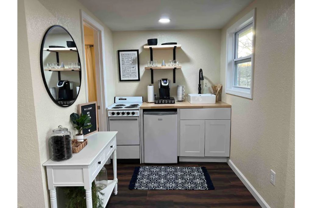 Rae Retreat 3 - Cozy Farmhouse Retreat! 