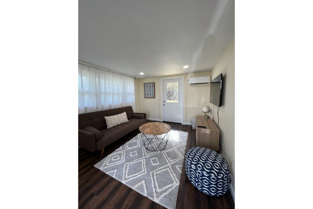 Rae Retreat 3 - Cozy Farmhouse Retreat! 