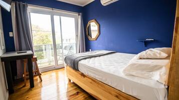 1 bedroom, desk, free WiFi, bed sheets