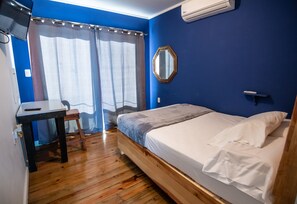 1 bedroom, desk, free WiFi, bed sheets