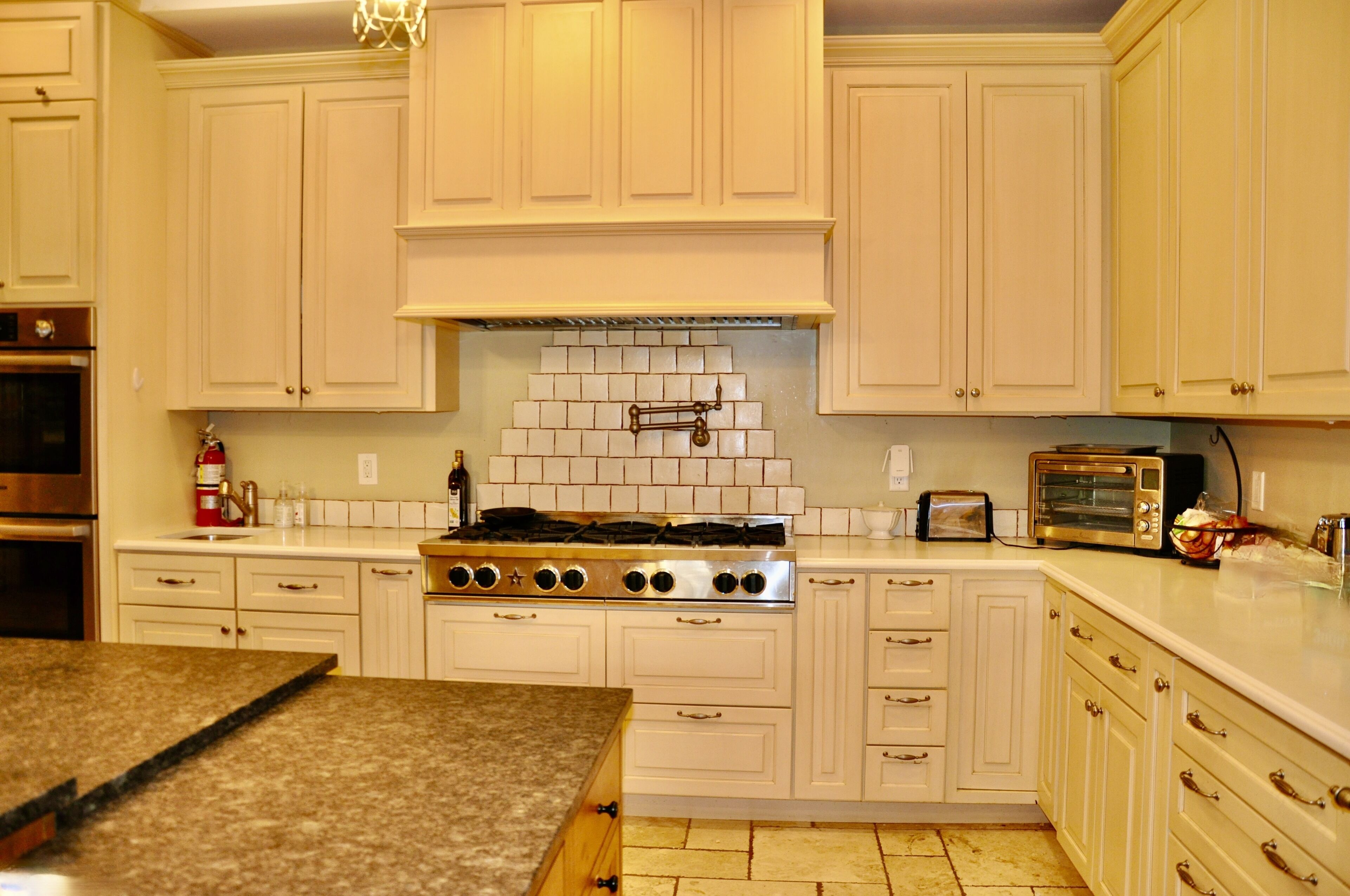 NEW !!! Oversized Country house, Quiet Retreat & Gathering space!