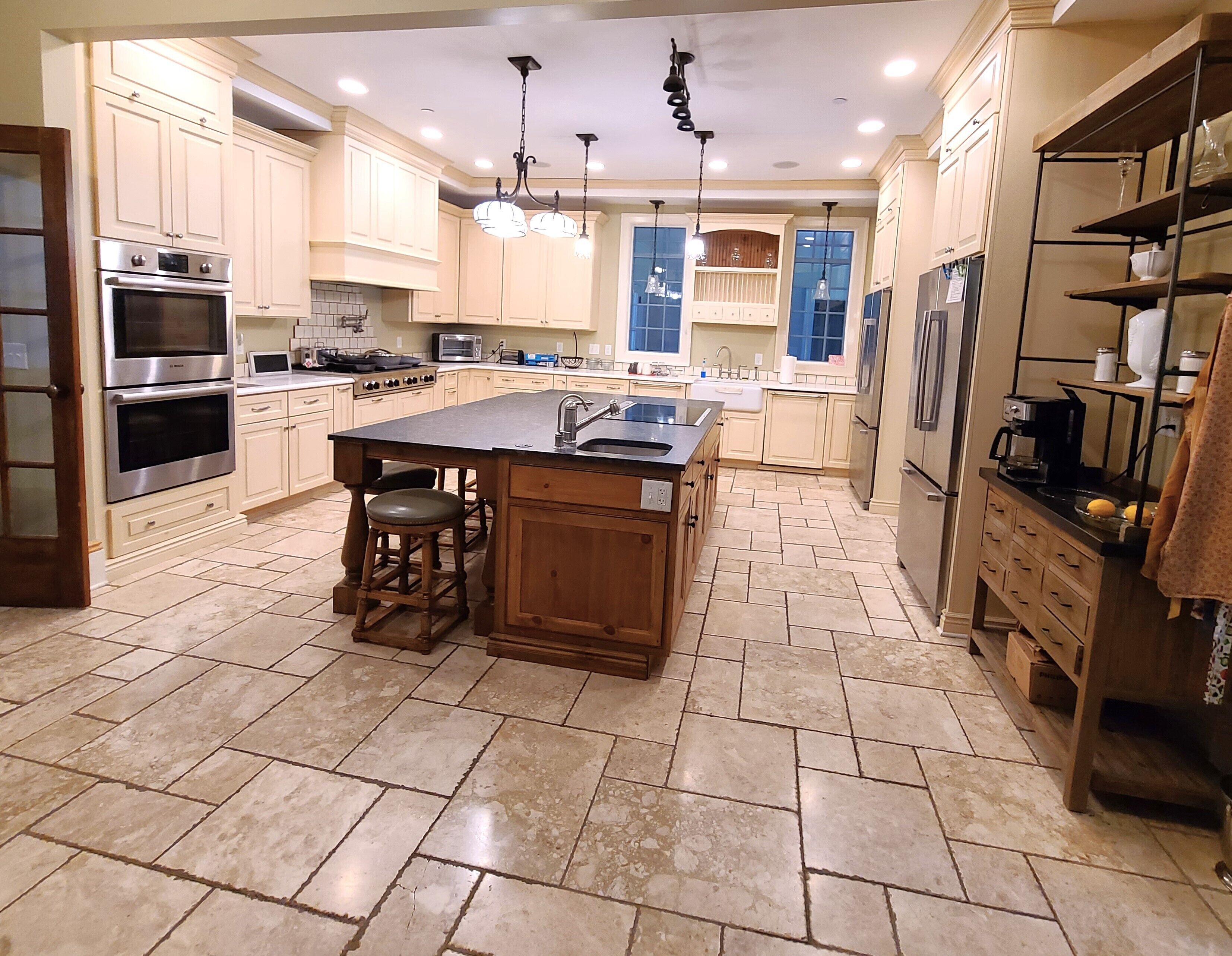 NEW !!! Oversized Country house, Quiet Retreat & Gathering space!