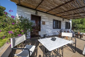 Outdoor dining - VILLA ERMINEL Traditional country house in a peaceful olive grove (Ermioni)
