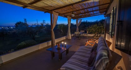 VILLA ERMINEL Traditional country house in a peaceful area