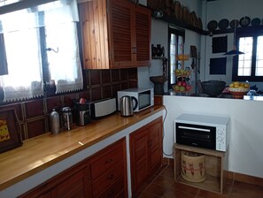 Frigorífic, microones, forn i placa de cuina 