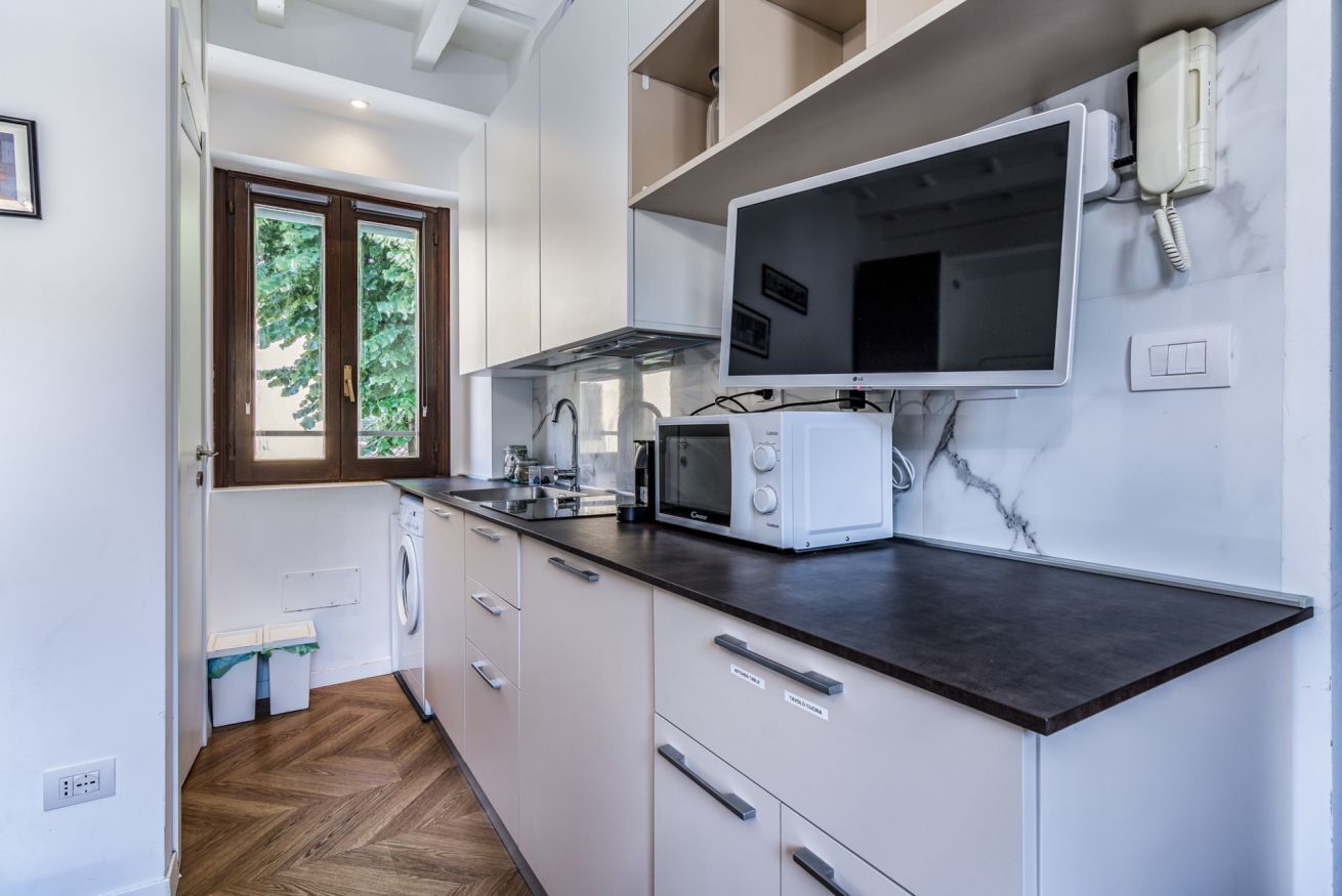 Kühlschrank, Mikrowelle, Herdplatte, Toaster