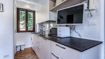Kühlschrank, Mikrowelle, Herdplatte, Toaster