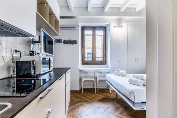 Iron/ironing board, internet, bed sheets - Morimondo Studio Apartment (Milano)